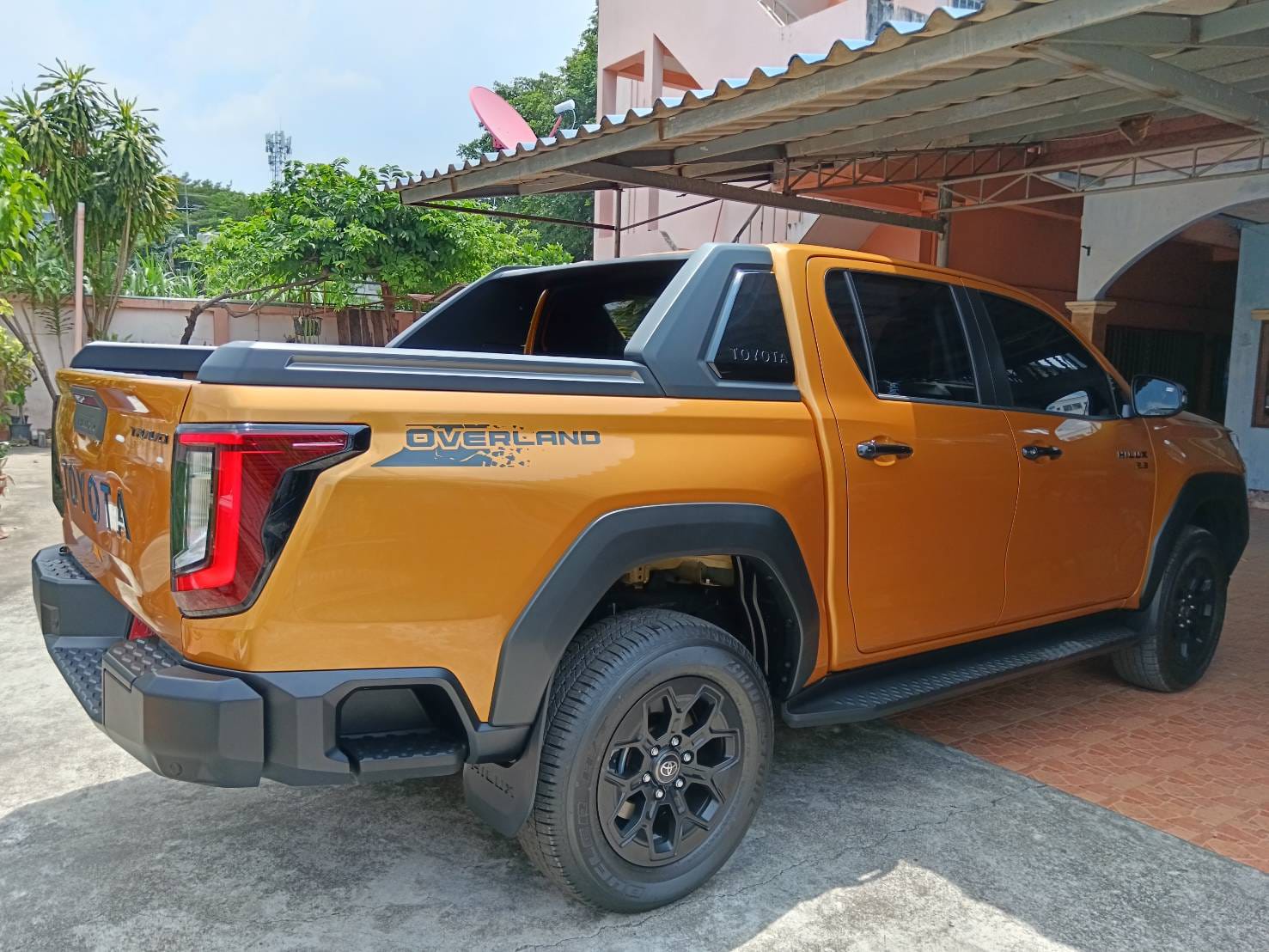 Car image 13
